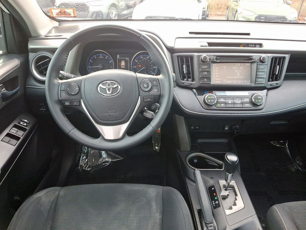 2018 Toyota RAV4 XLE 11