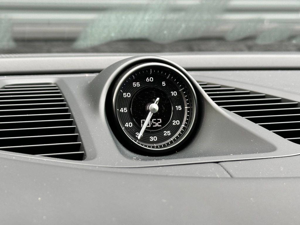 Thumbnail: 2025 Porsche Macan - 30