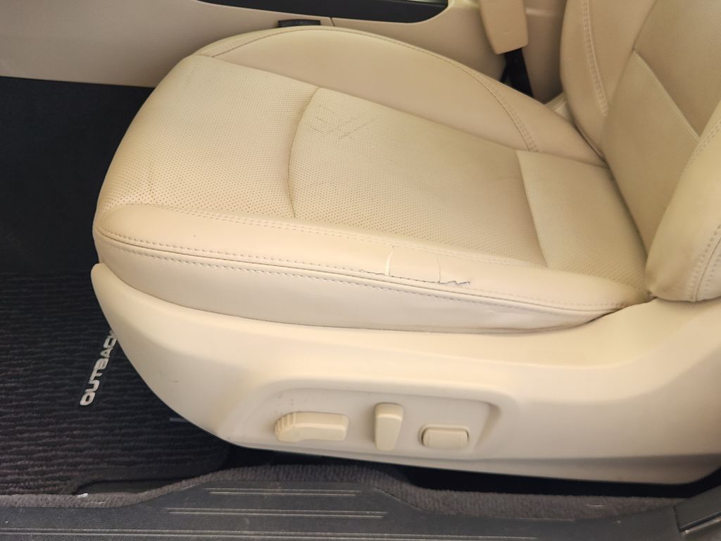 2019 Subaru Outback 2.5i White at Legacy Ford
