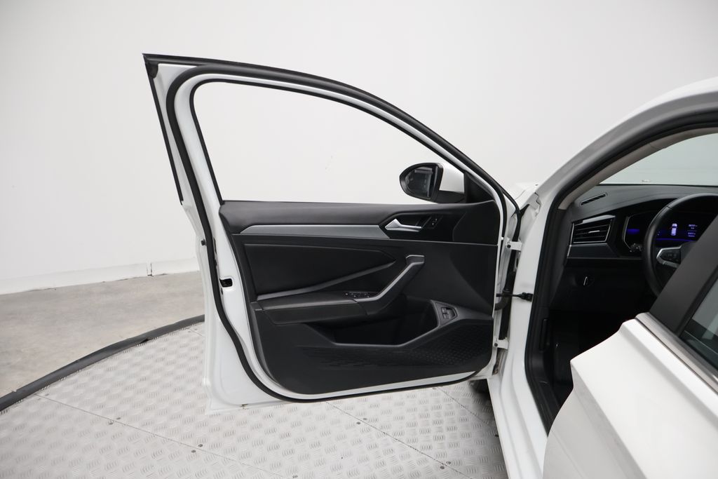 Thumbnail: 2022 Volkswagen Jetta - 16