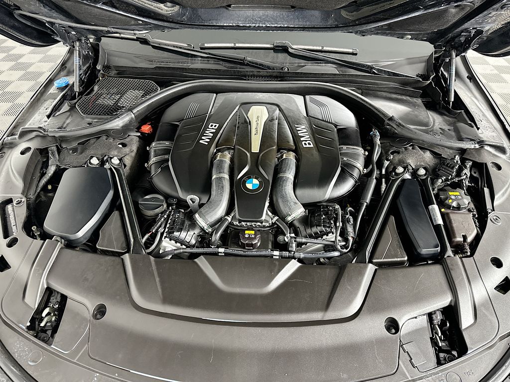 Thumbnail: 2016 BMW 7 Series - 31