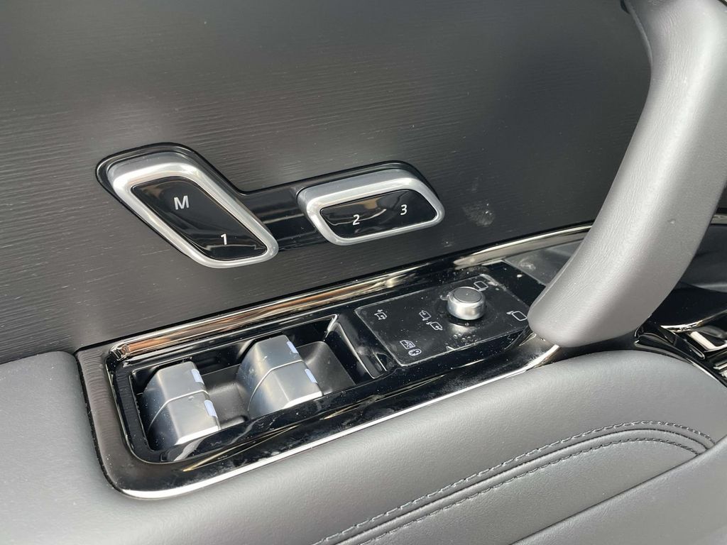 New 2026 Blue Land Rover Dynamic SE image 32