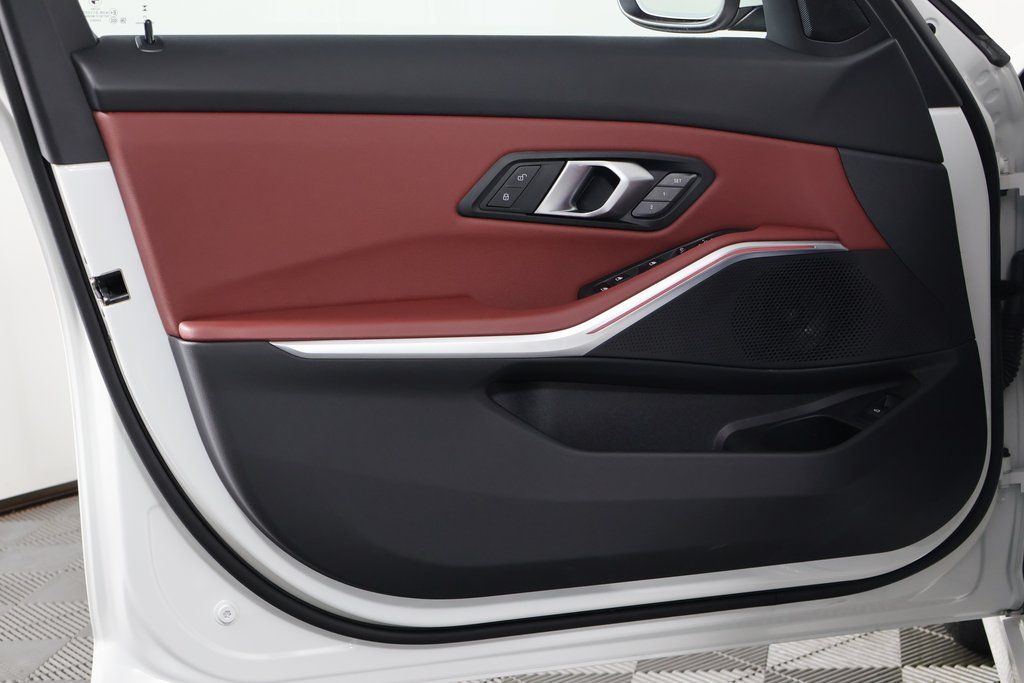 Thumbnail: 2026 BMW 3 Series - 12