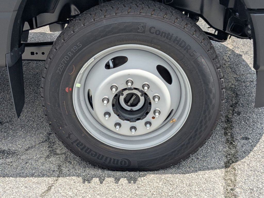 2025 Ford F-550 Super Duty 