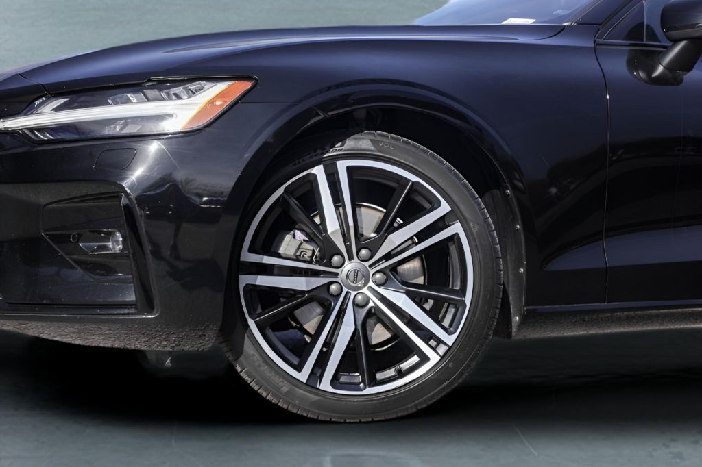 Used Car 2022 Volvo S60  B5 R-design For Sale Under $25,000 In Austin, Texas