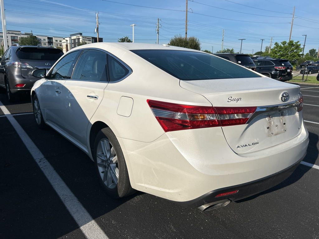 Thumbnail: 2015 Toyota Avalon - 2