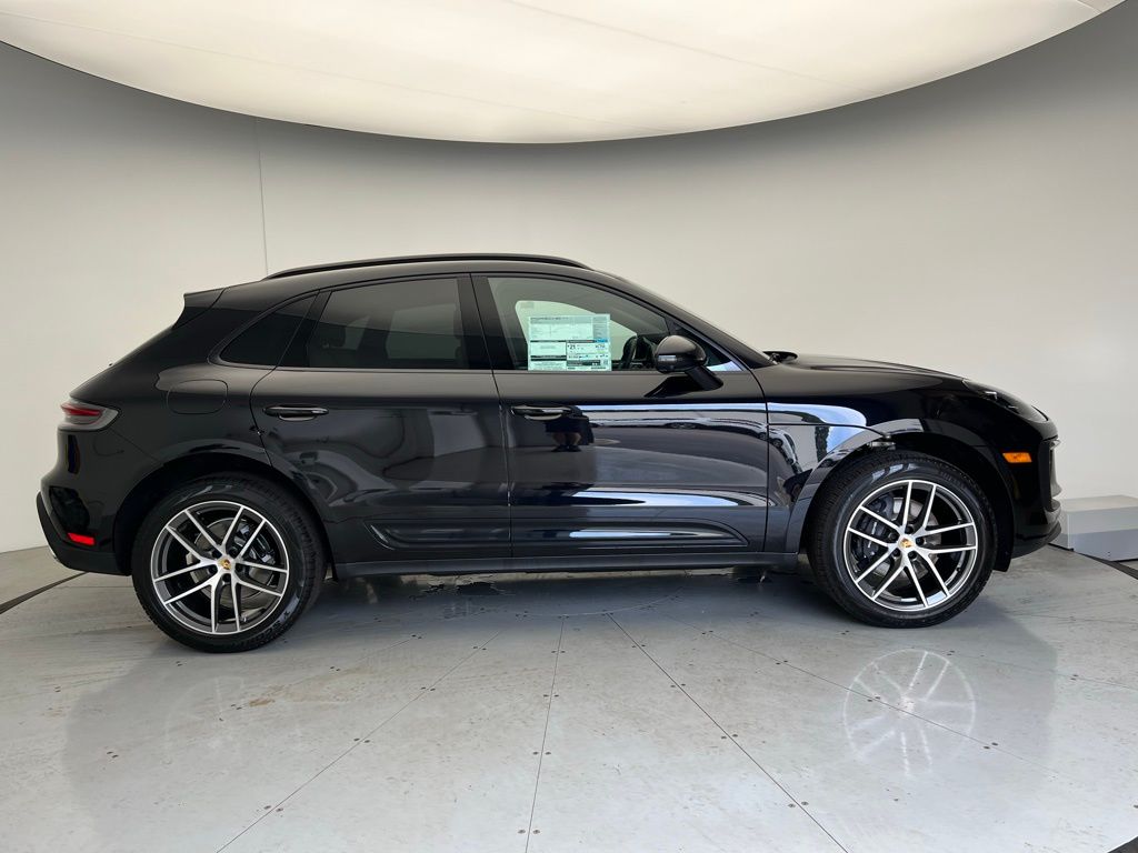 Thumbnail: 2025 Porsche Macan - 23