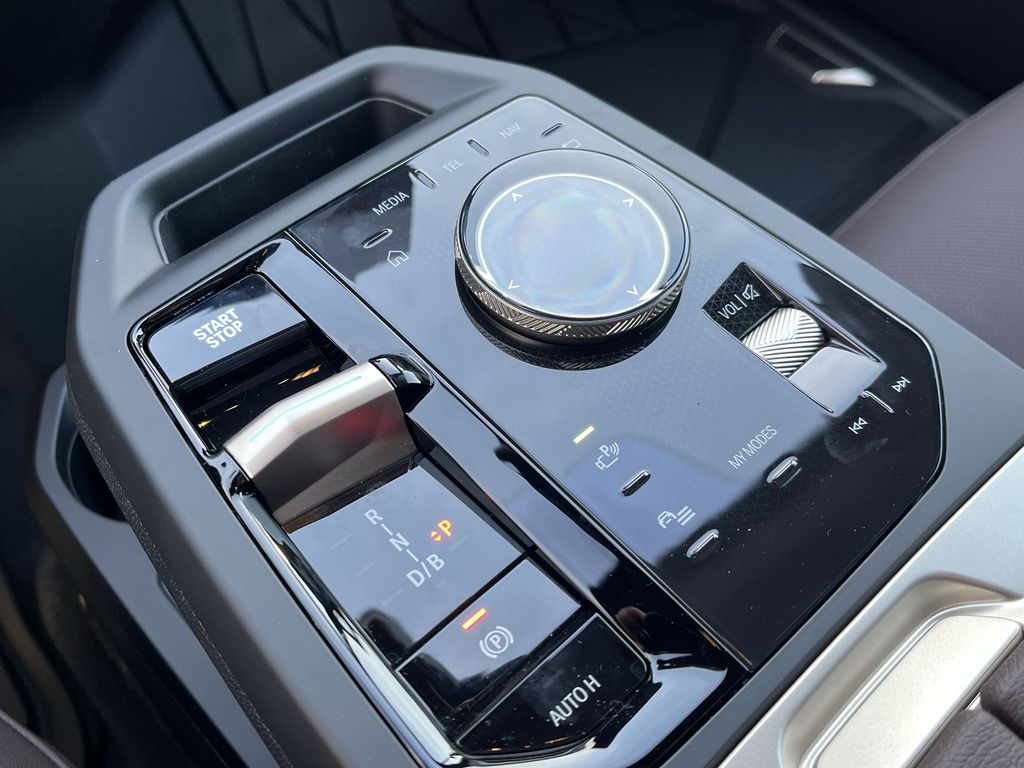 Thumbnail: 2026 BMW iX - 20