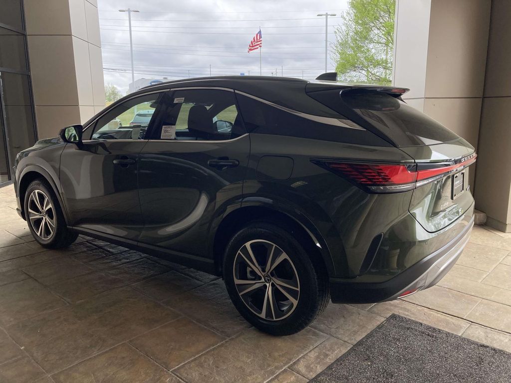 Certified Used 2025  Lexus 350 Premium image 4