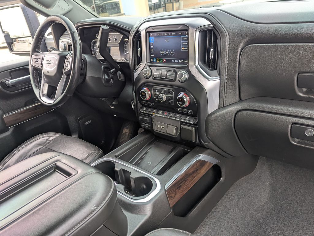 2020 GMC Sierra 2500HD SLT 33