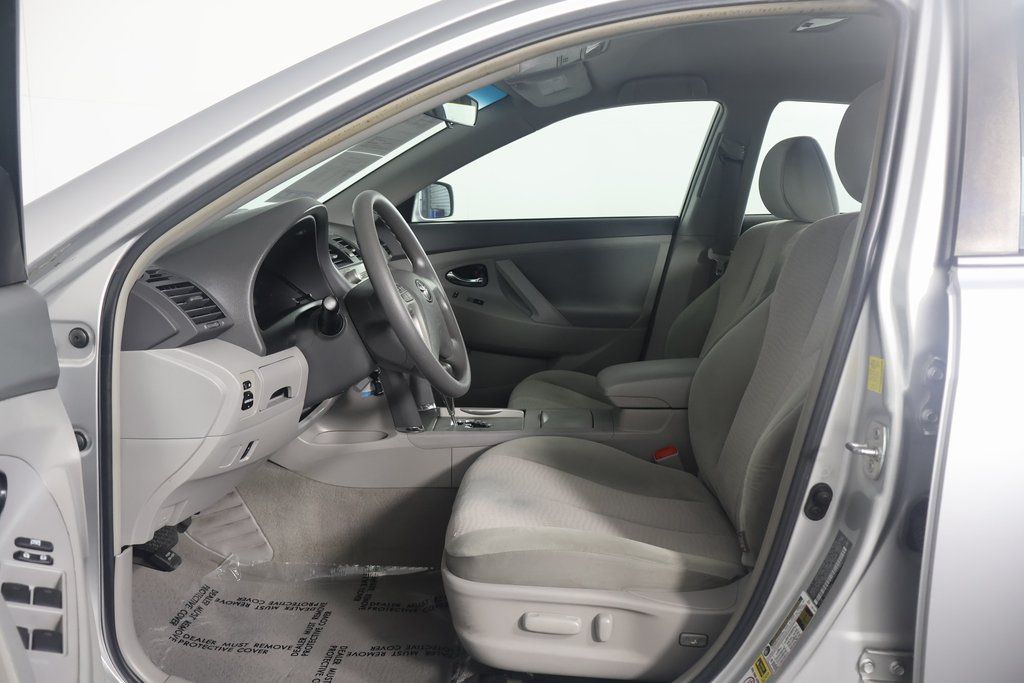 2011 Toyota Camry LE 10