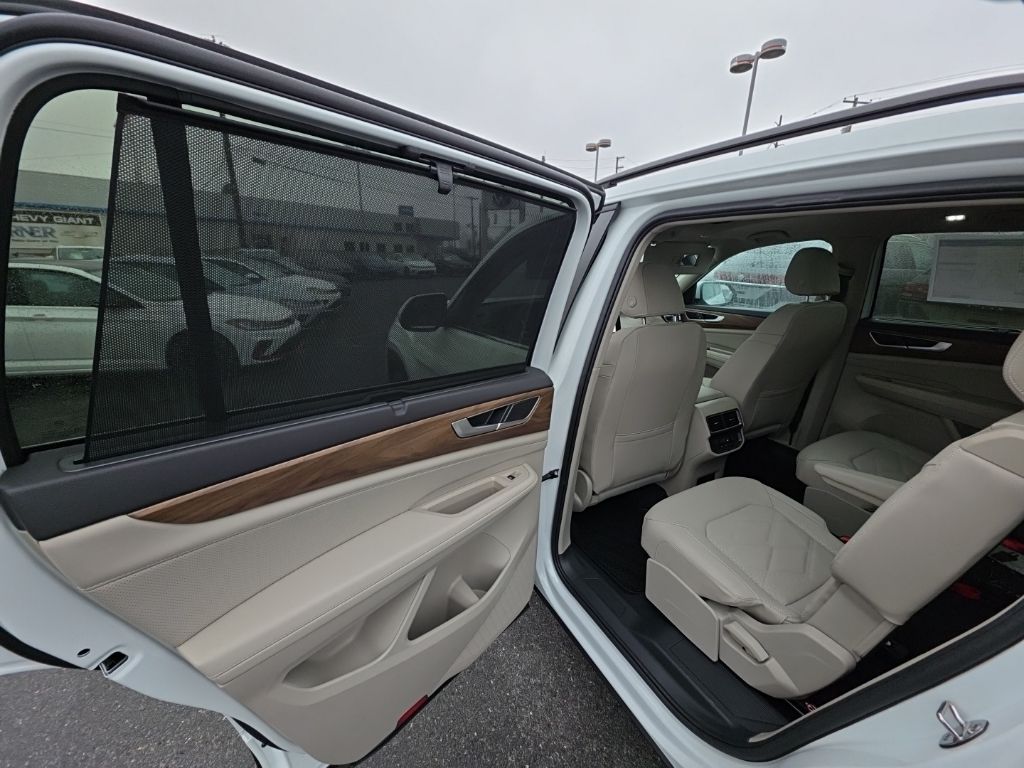 2026 Volkswagen Atlas 2.0T SE w/Technology White/off-white at Sutliff Volkswagen