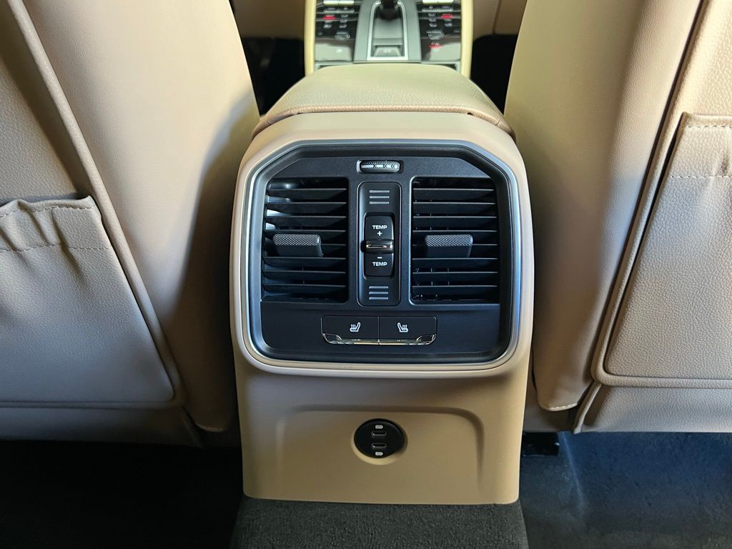 Thumbnail: 2026 Porsche Macan - 25