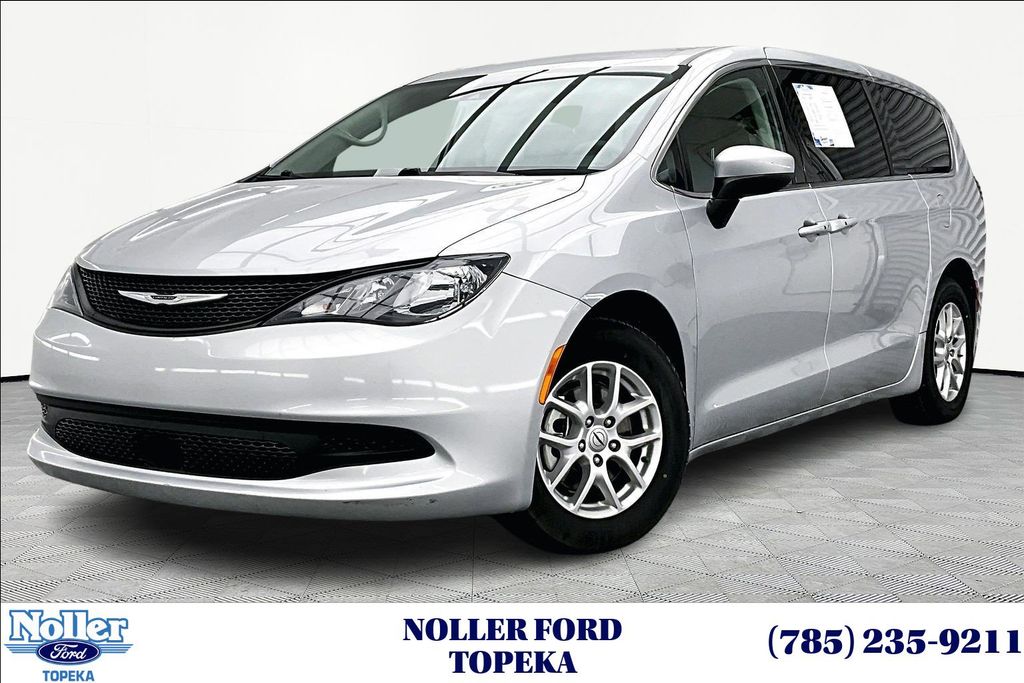 2023 Chrysler Voyager LX FWD