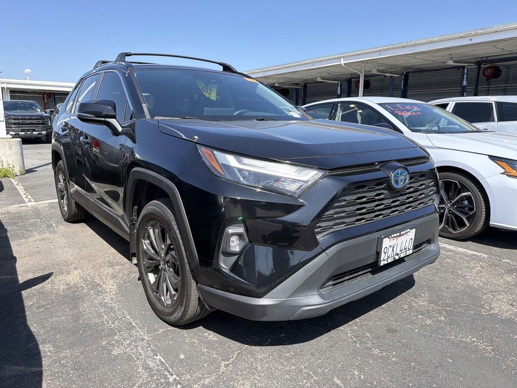 2022 Toyota RAV4 Hybrid XLE Premium
