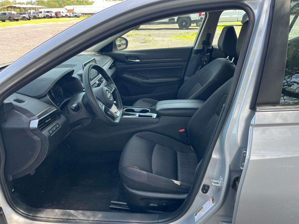 2024 Brilliant Silver Metallic Nissan Altima 2.5 SV FWD Sedan