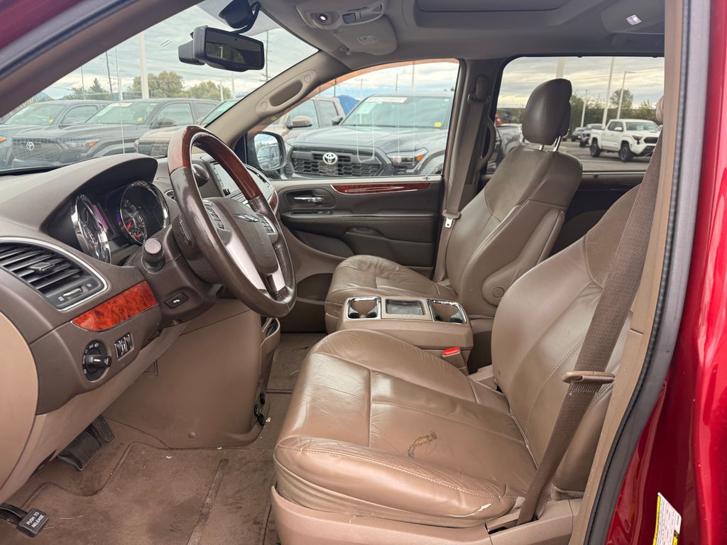 Used 2014 Chrysler Town & Country Van