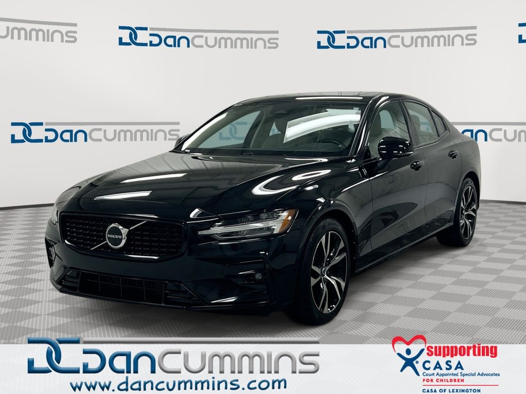2023 Volvo S60 B5 Plus Dark Theme FWD
