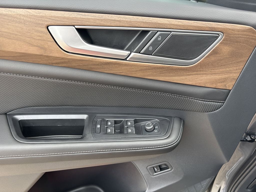 New 2025 Gray Volkswagen 2.0T SE w/Technology image 11