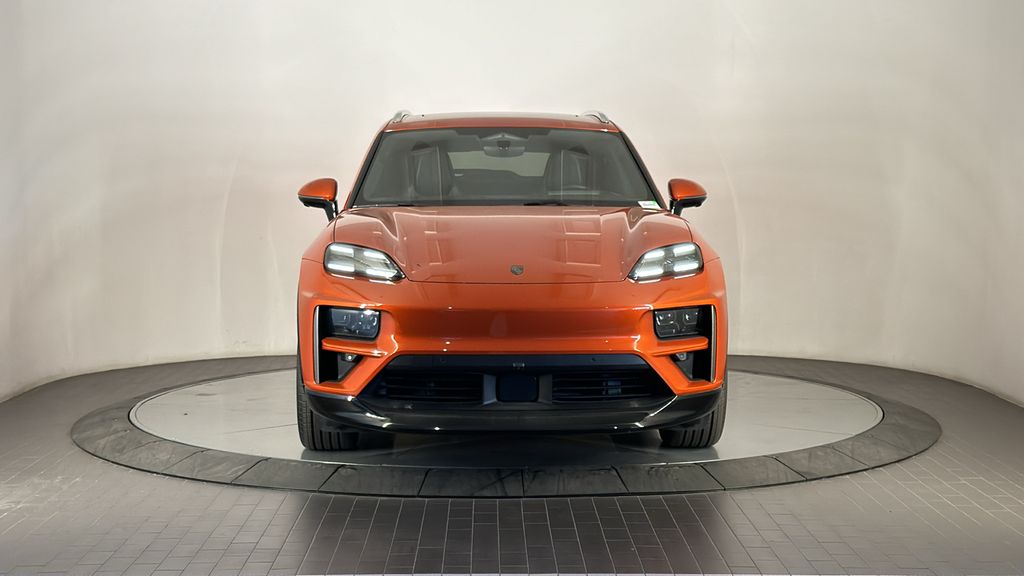 Thumbnail: 2024 Porsche Macan - 10