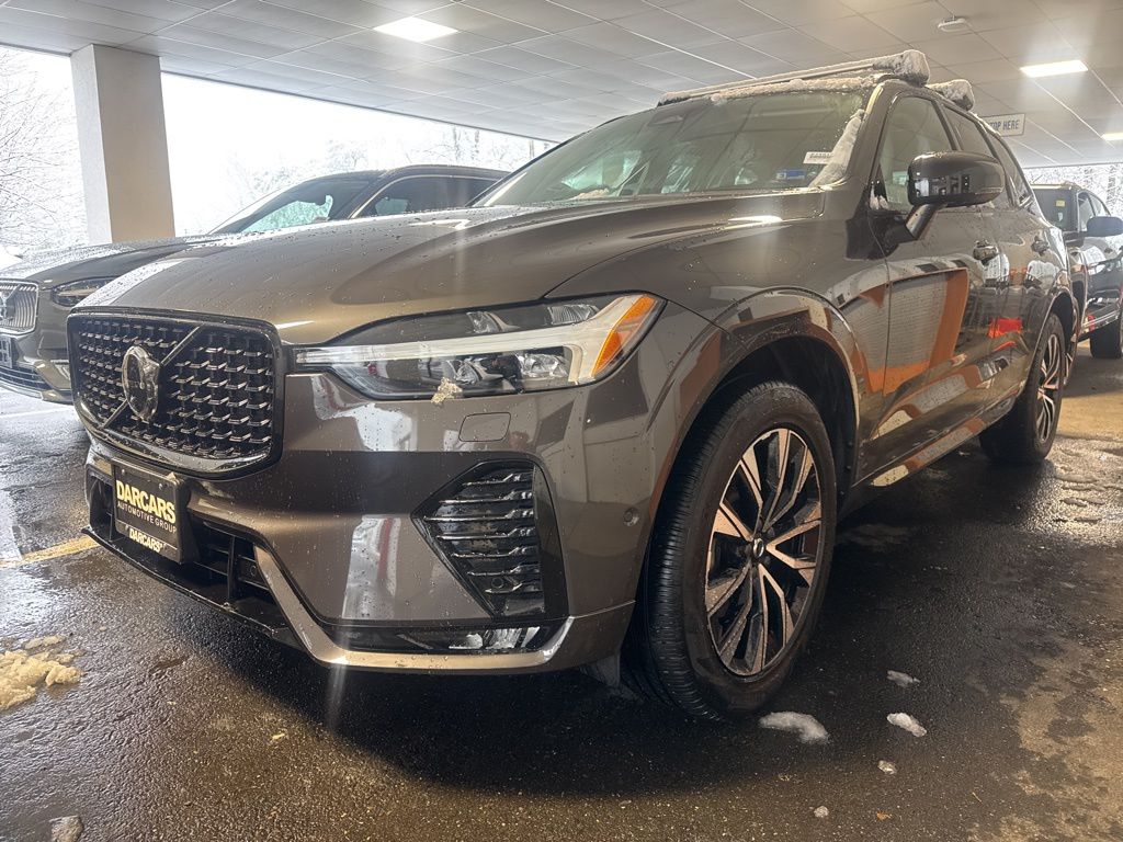 2023 Volvo XC60 B5 Plus Dark Theme AWD