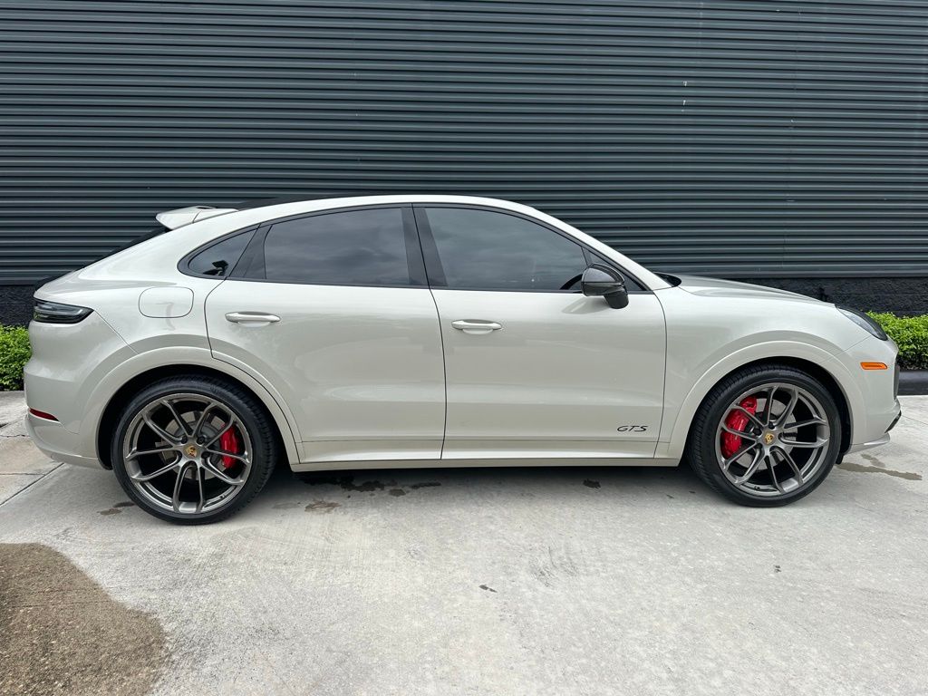 Thumbnail: 2021 Porsche  - 10