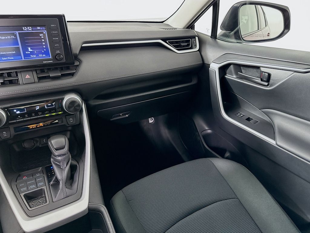 Thumbnail: 2022 Toyota RAV4 - 22