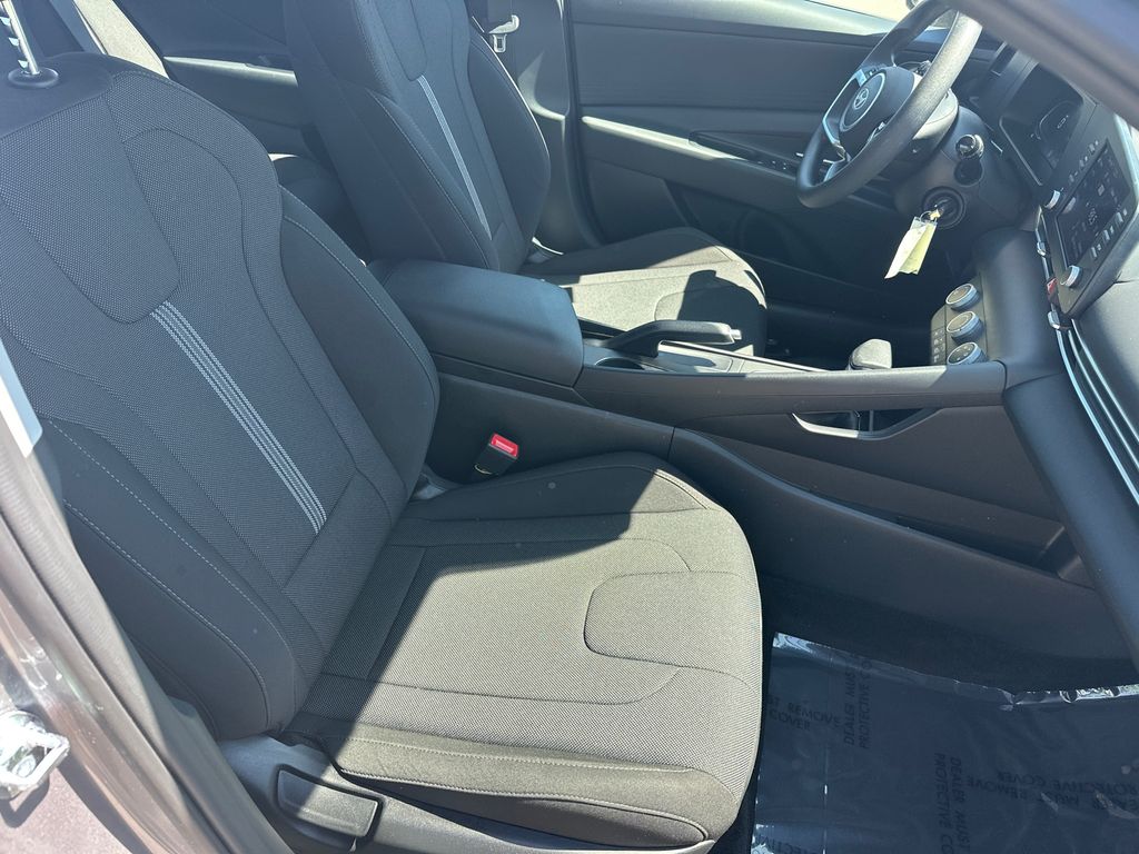 Used 2025 Silver Hyundai SE image 13