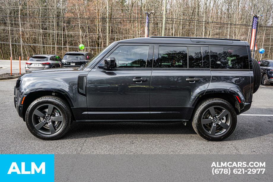 Used 2023 Gray Land Rover X-Dynamic SE image 7