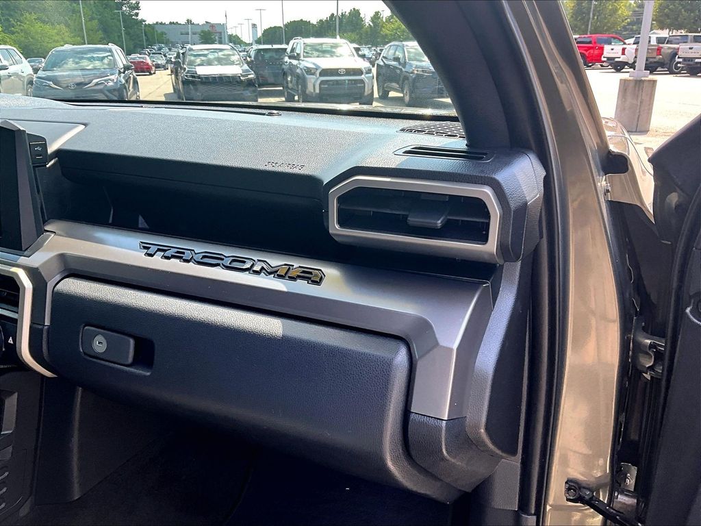 2024 Toyota Tacoma — photo 13