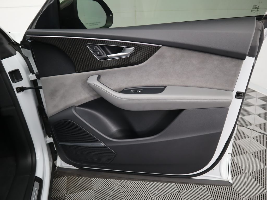 Thumbnail: 2022 Audi SQ8 - 26