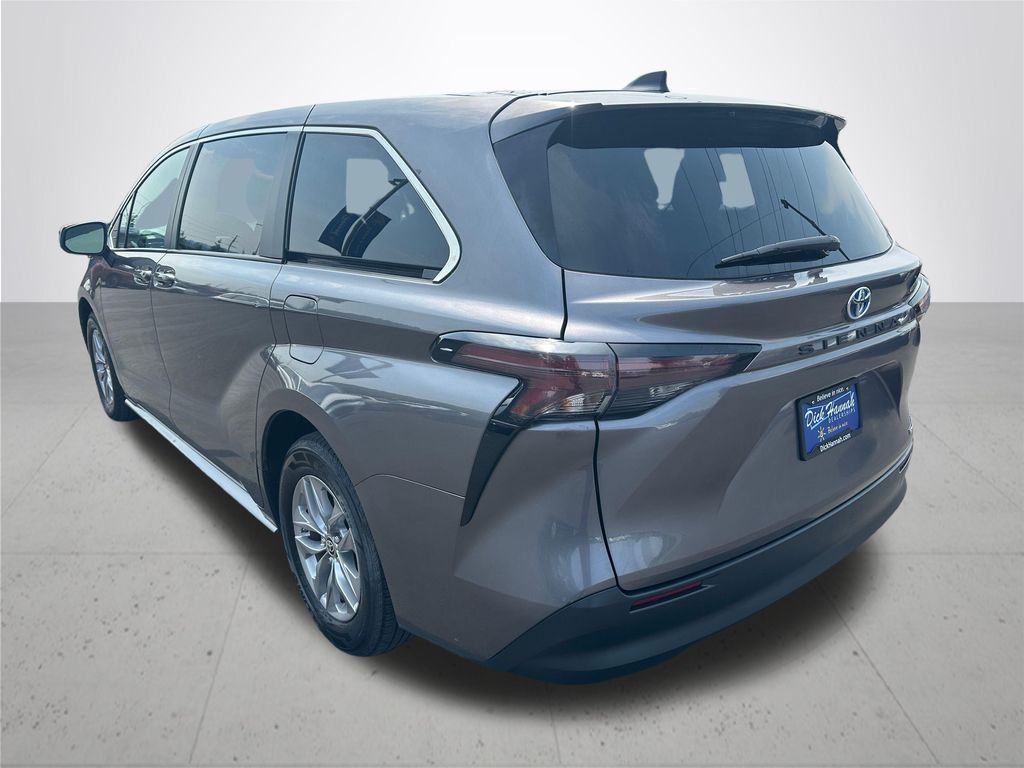 2024 Toyota Sienna LE