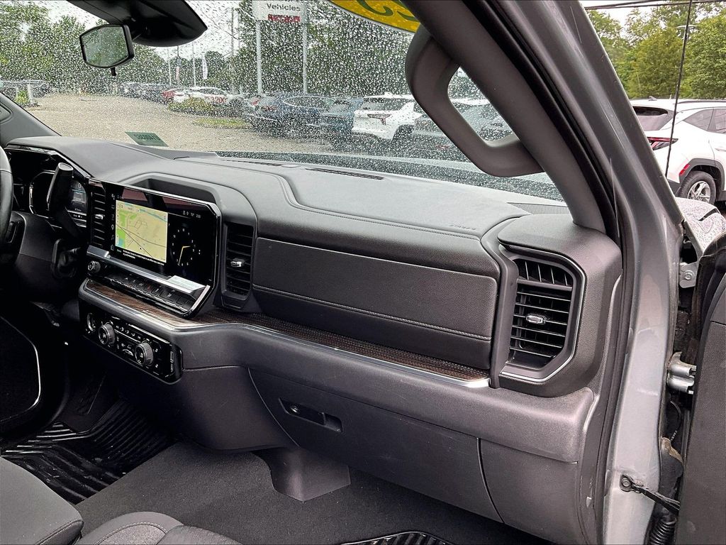 2023 Chevrolet Silverado 1500 — photo 13
