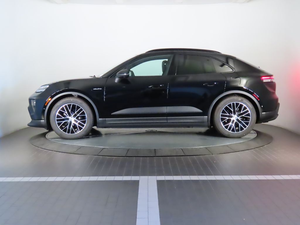 Thumbnail: 2025 Porsche Macan - 2