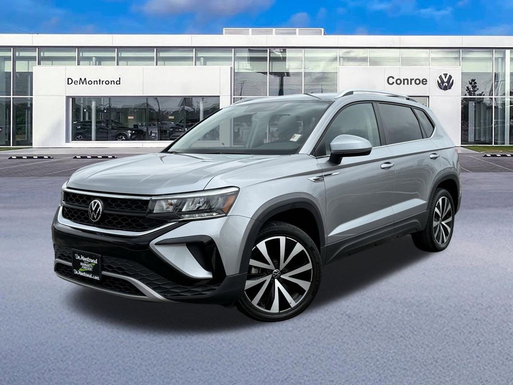 2022 Volkswagen Taos 1.5T SE Silver at DeMontrond Auto Country