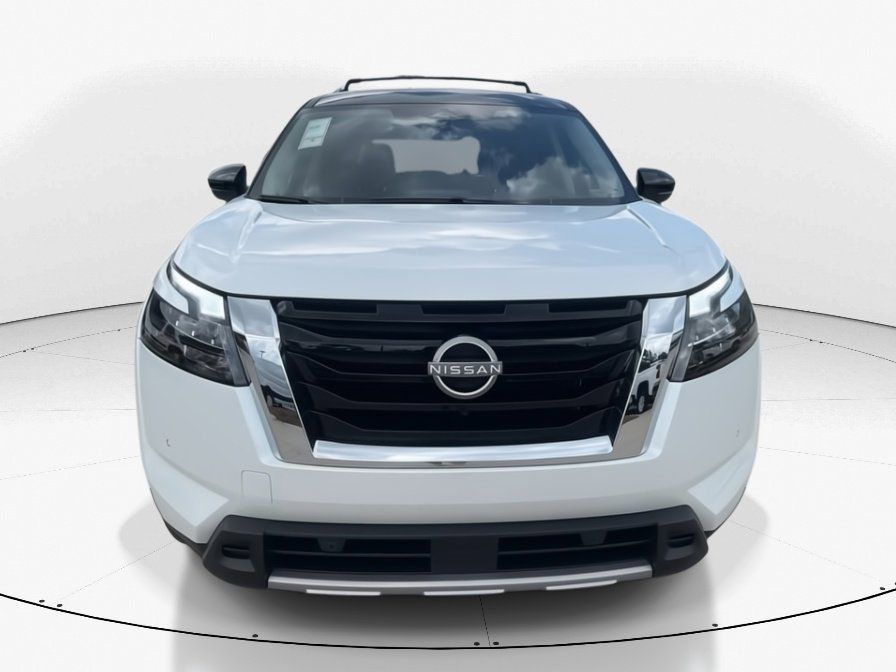 2025 Everest White Pearl Tricoat/Super Black Nissan Pathfinder Platinum FWD SUV