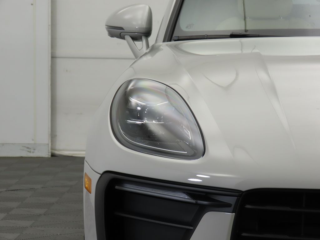 Thumbnail: 2025 Porsche Macan - 12