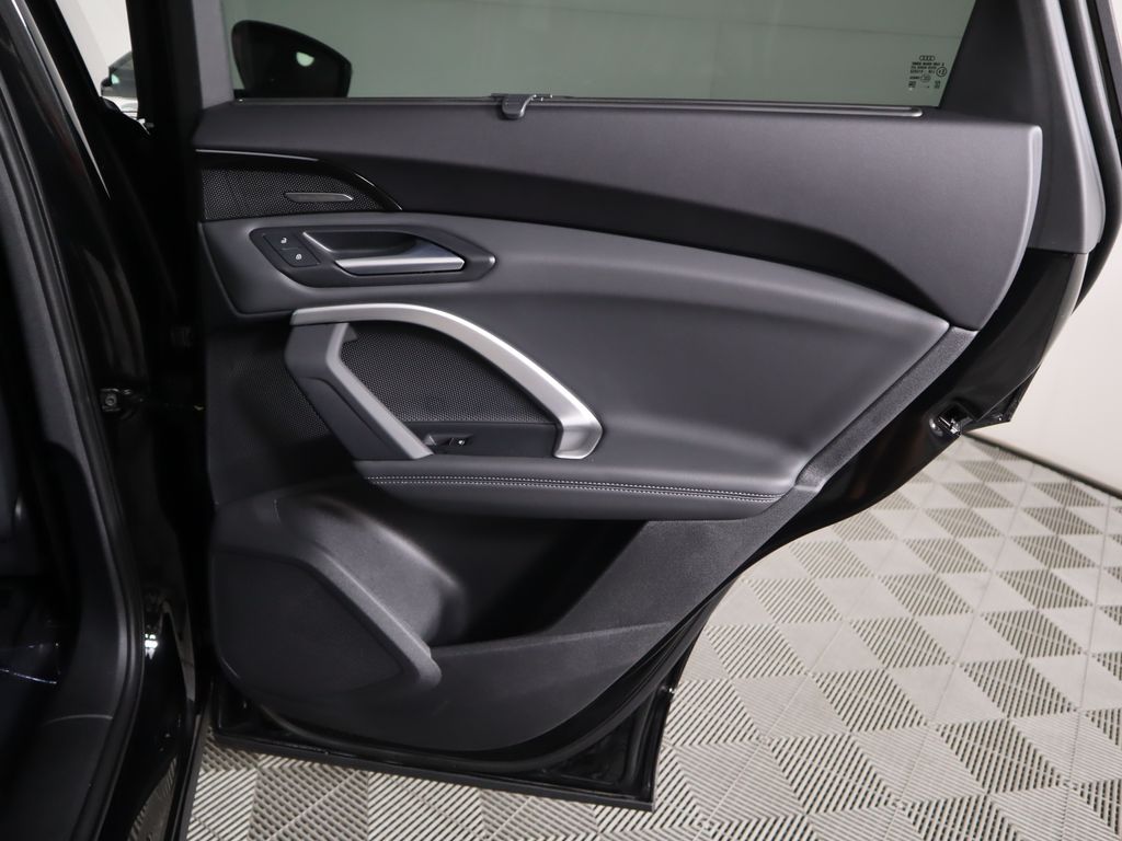 Thumbnail: 2025 Audi Q5 - 29