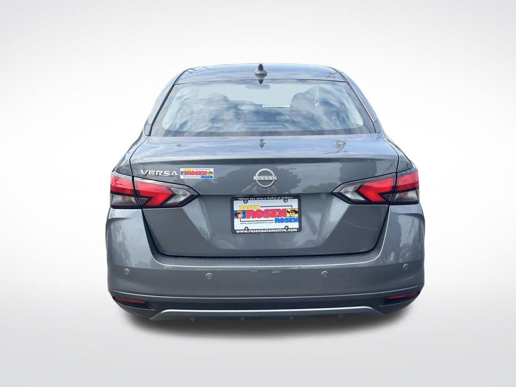2025 Nissan Versa 1.6 SV photo