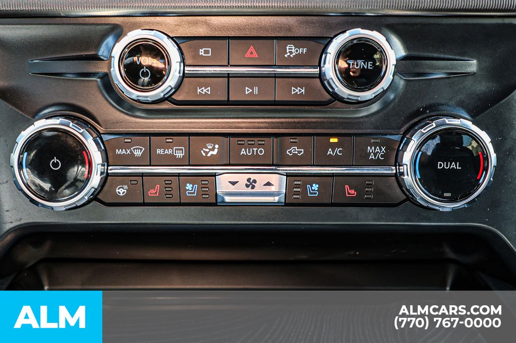 Used 2025 Black Ford Platinum image 40