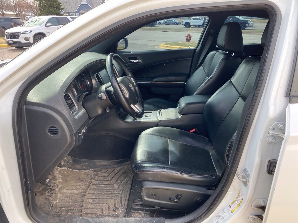 Used 2013 Off-white Dodge R/T image 9