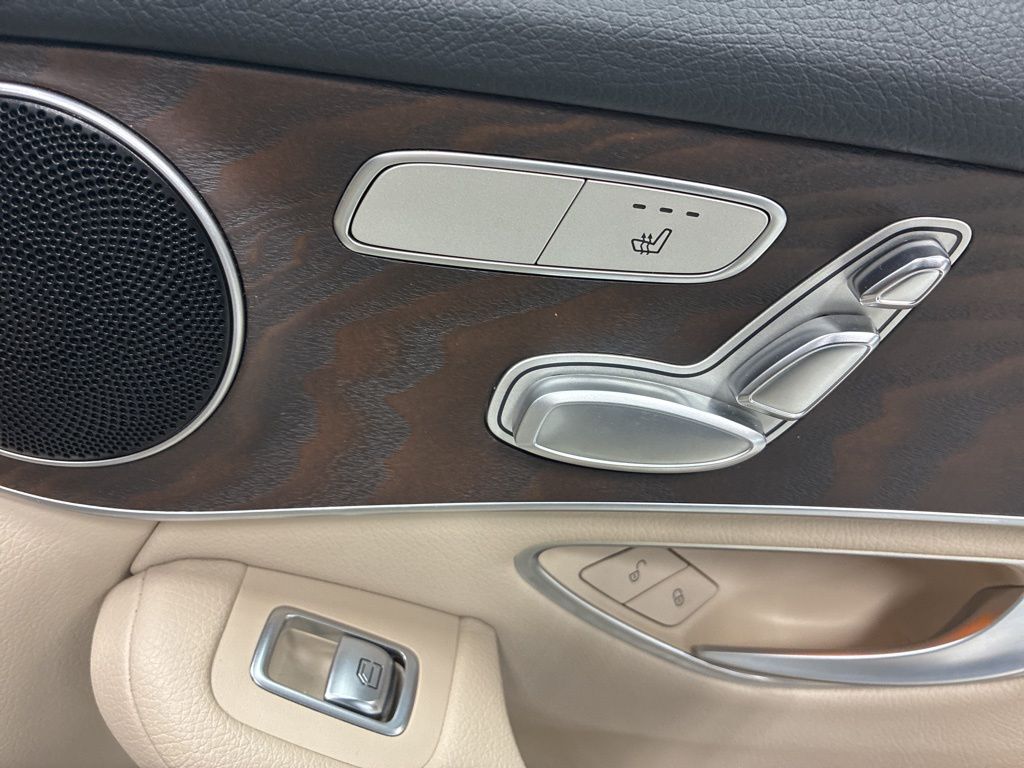 Used 2019 White Mercedes-Benz GLC 300 image 10