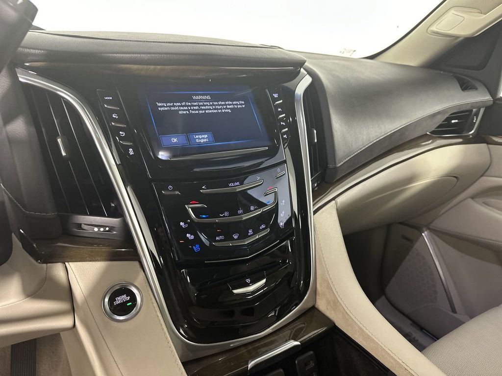 2019 Cadillac Escalade Luxury 25