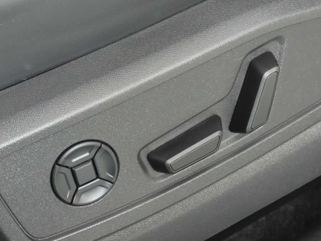 Thumbnail: 2025 Audi Q5 - 31