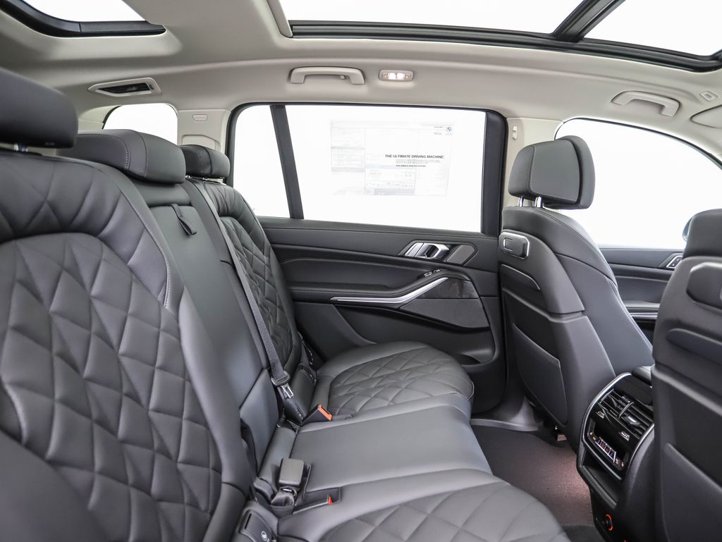 Thumbnail: 2025 BMW X7 - 29