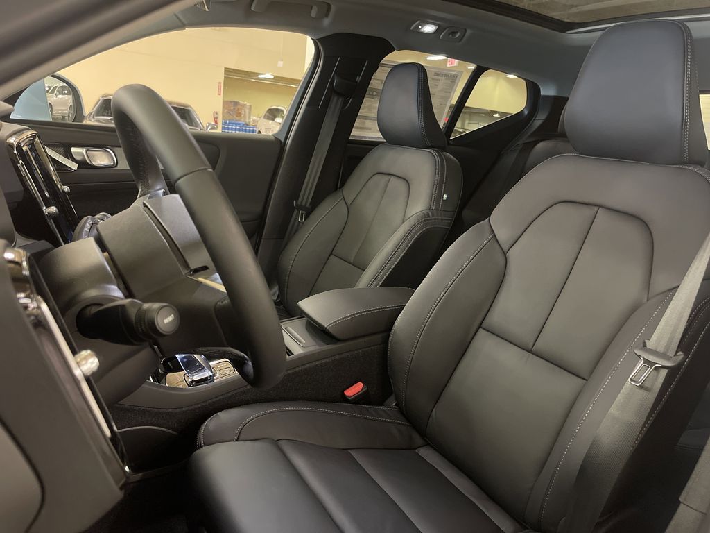 2024 Volvo XC40 Ultimate photo