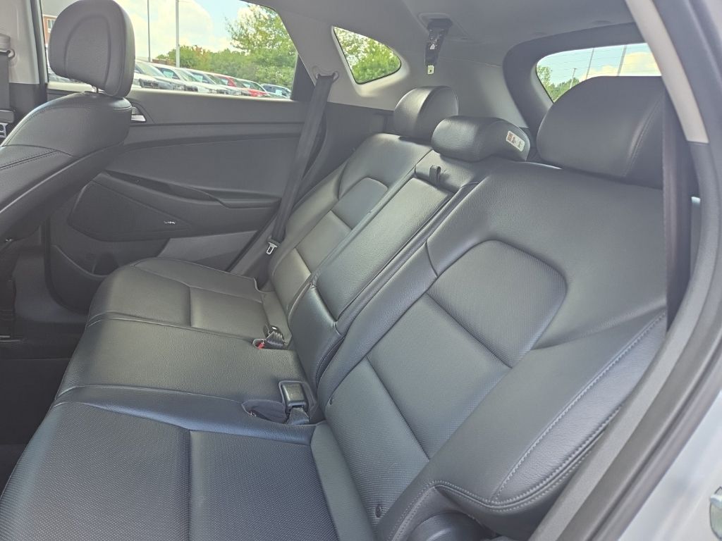 Used 2017 Silver Hyundai SE Plus image 27