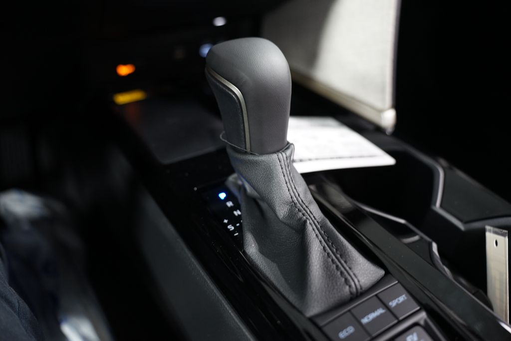 Thumbnail: 2025 Toyota Camry - 21