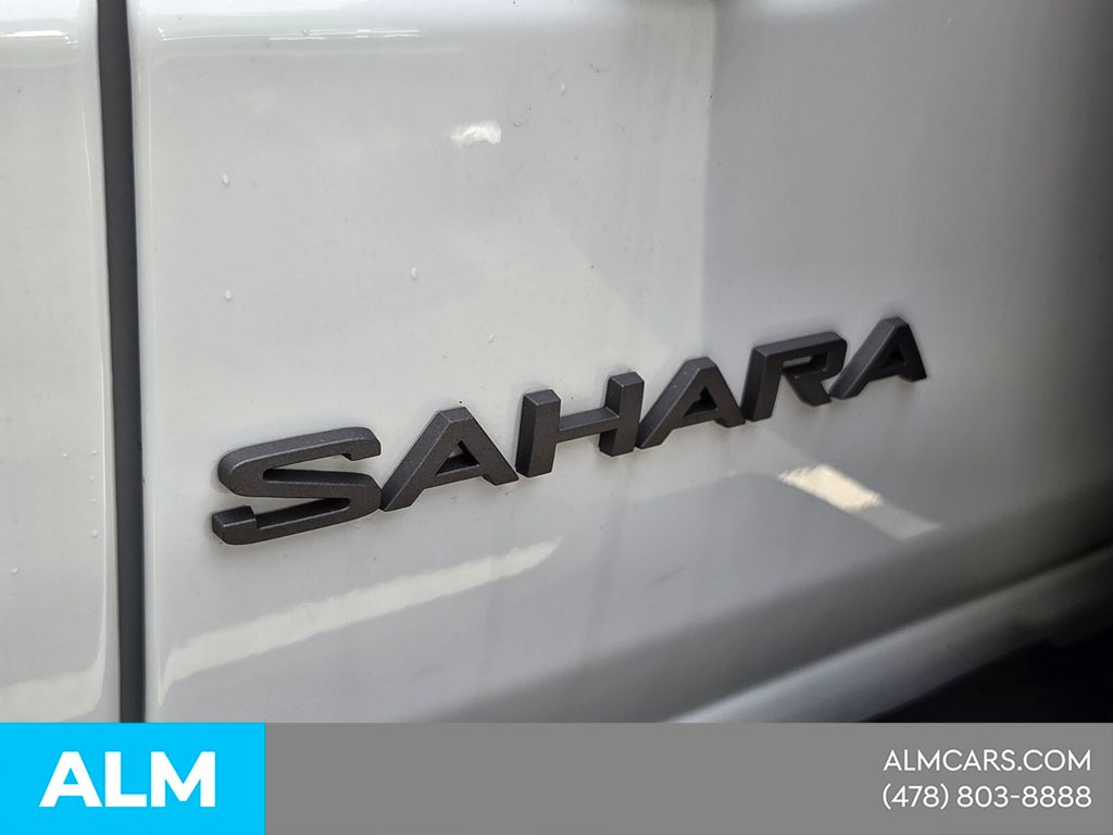 Used 2025 White Jeep Sahara image 14