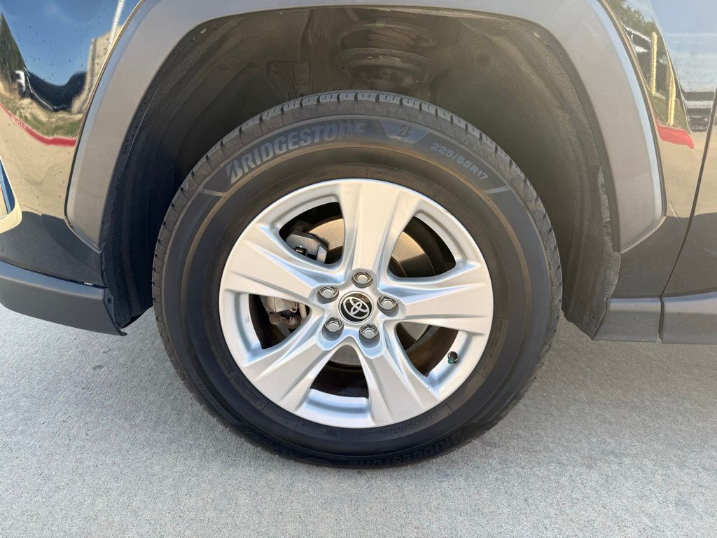 Thumbnail: 2021 Toyota RAV4 - 9